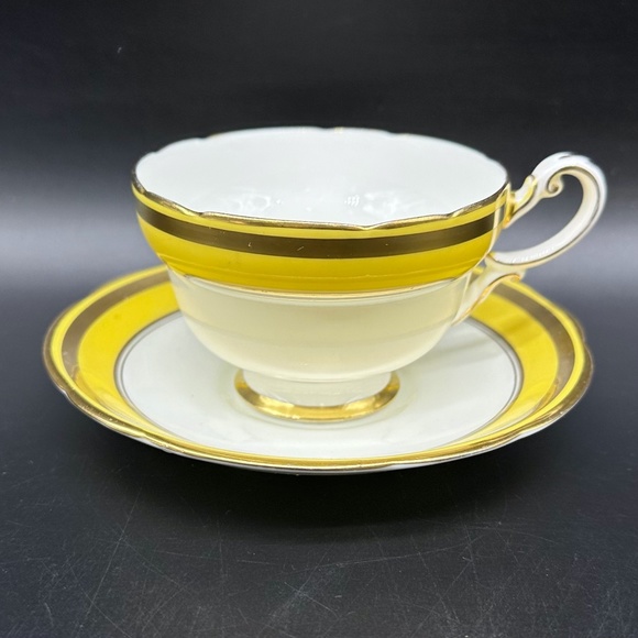 Star Paragon 5633 Classic Yellow Gold Tea Cup Saucer Set Bone China England - Picture 1 of 5
